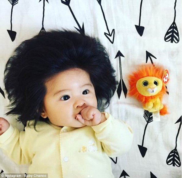 La bebé japonesa que arrasa en Instagram por su peculiar cabellera (fotos)