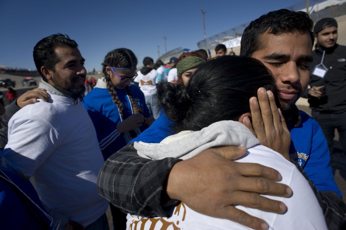 EEUU reúne a 57 niños con sus padres después de ser separados en frontera con México