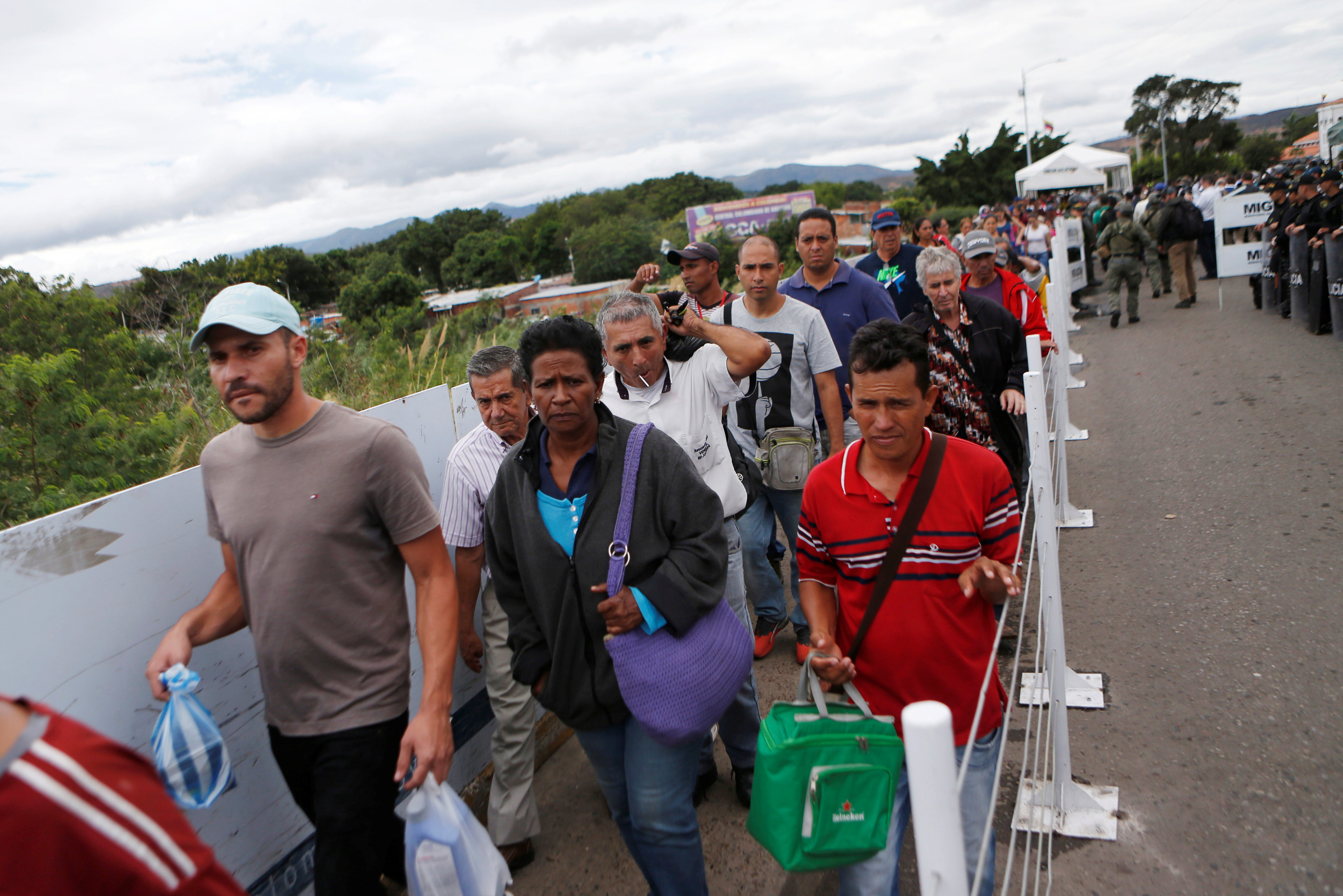 Cruzar la frontera en un mar de vicisitudes