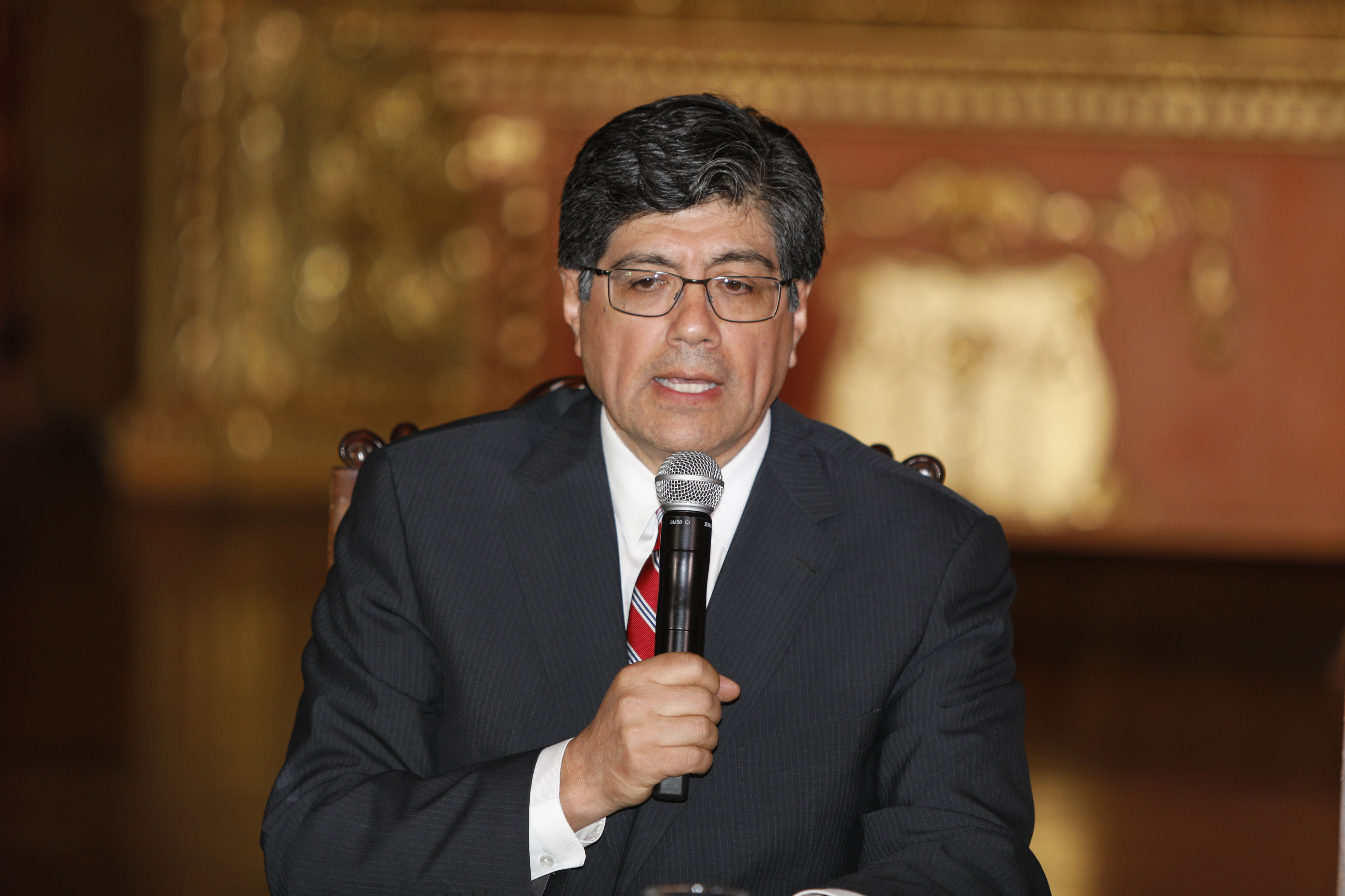 El canciller de Ecuador renuncia dos días después del vicepresidente