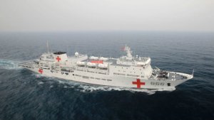 Gobierno lleva un mes anunciando llegada de buque hospital chino, apenas va por el Golfo de México