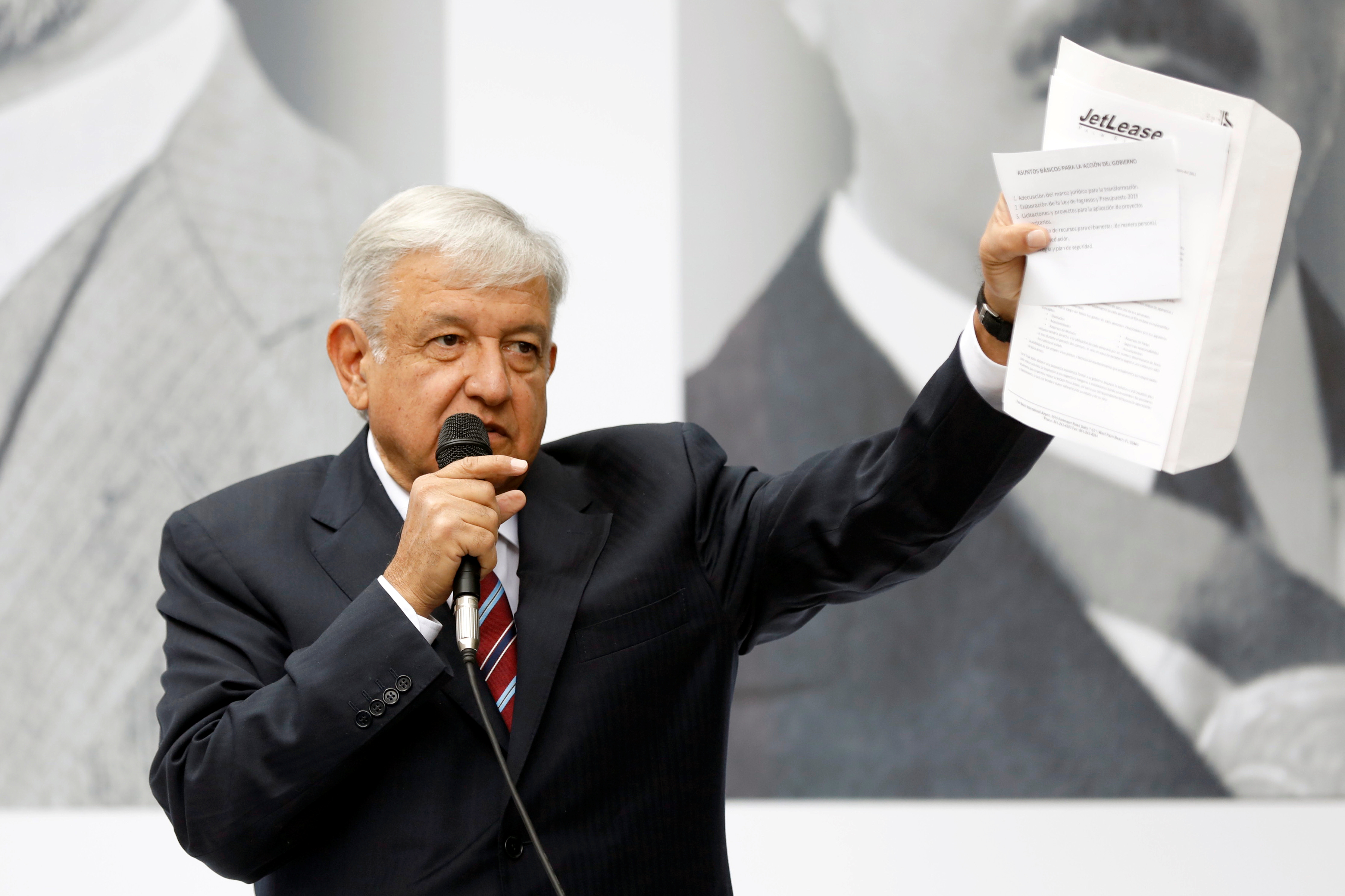 López Obrador lanzará en diciembre licitaciones para perforar pozos petroleros
