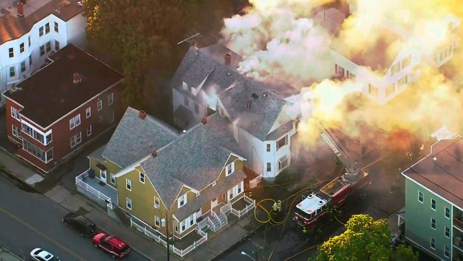 Decenas de explosiones de gas dejan múltiples heridos cerca de Boston (Video)