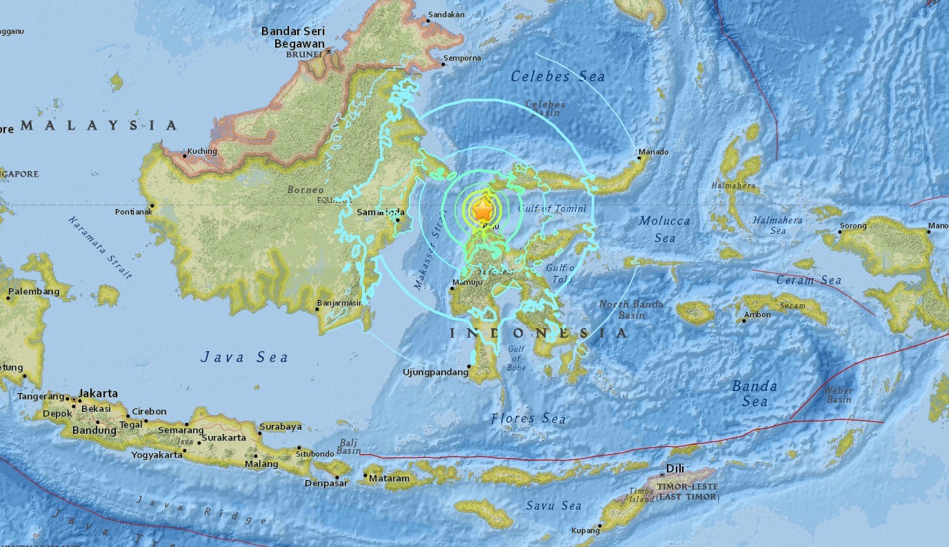 EN VIDEO: Así llegó el tsunami a las costas de Indonesia tras fuerte terremoto