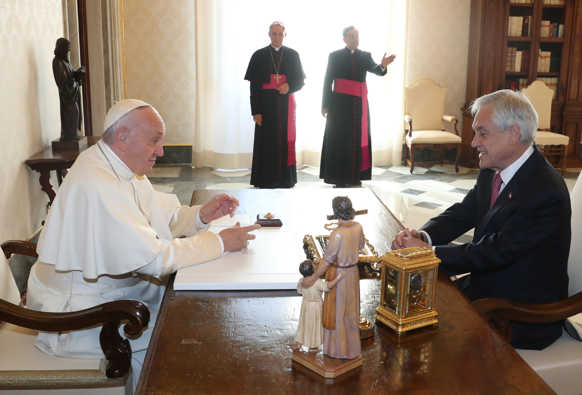 El papa Francisco expresó a Piñera su preocupación por migrantes venezolanos