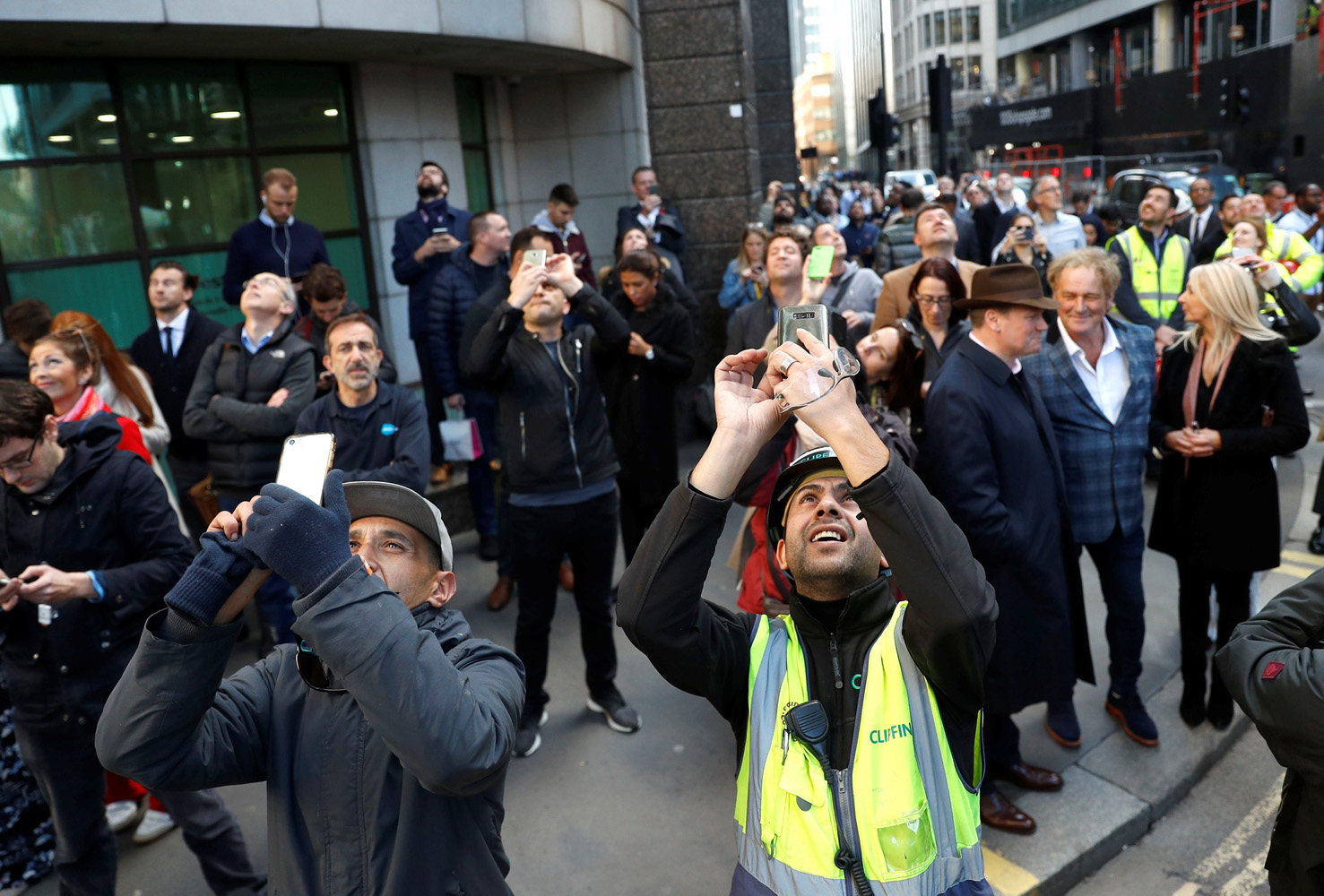 El temerario “Spiderman” francés escala la torre Heron de Londres (fotos)