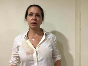El ataque a María Corina Machado comprueba que Maduro aplica por dosis la violencia política