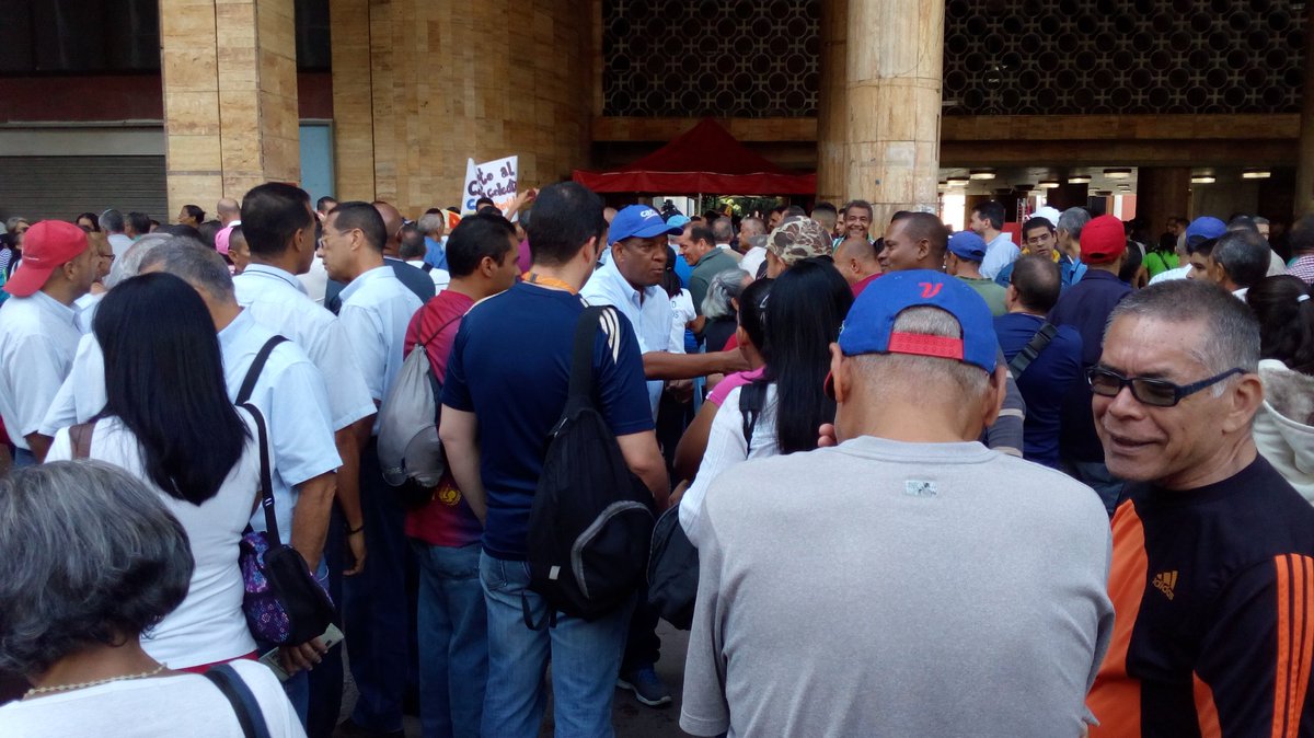 Sindicalistas protestan en Plaza Caracas por reivindicaciones laborales #25Oct (Fotos y video)