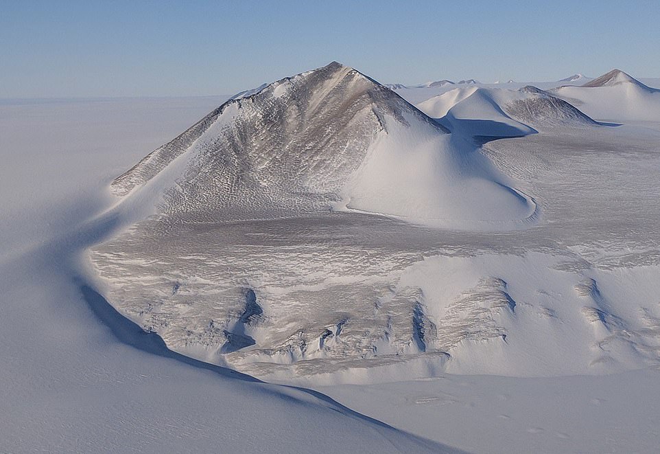 Misterio en la Antártida: La NASA descubre un iceberg perfectamente rectangular (Fotos)