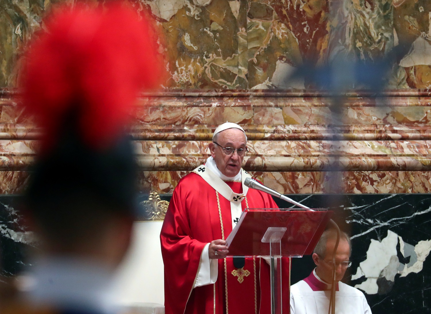 El papa Francisco pide rechazar las apariencias mundanas y la cultura del maquillaje