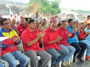 Aquí no hay dieta-Maduro: Lo que no viste de la juramentación de los concejales del Psuv (FOTOS)