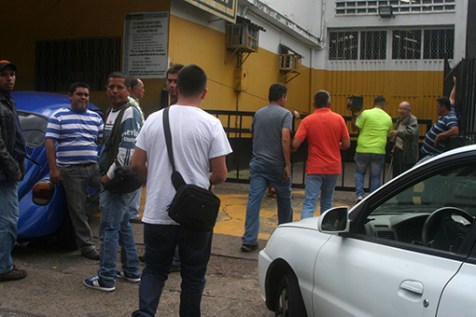 Desorden en la venta de baterías en Táchira