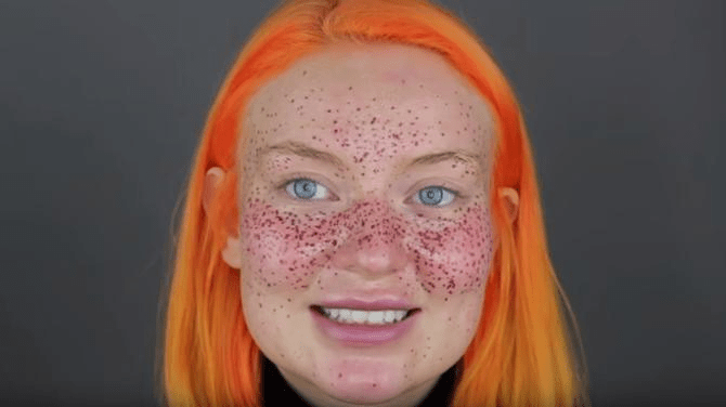 YouTuber se hizo pecas semi-permanentes y el resultado fue un desastre