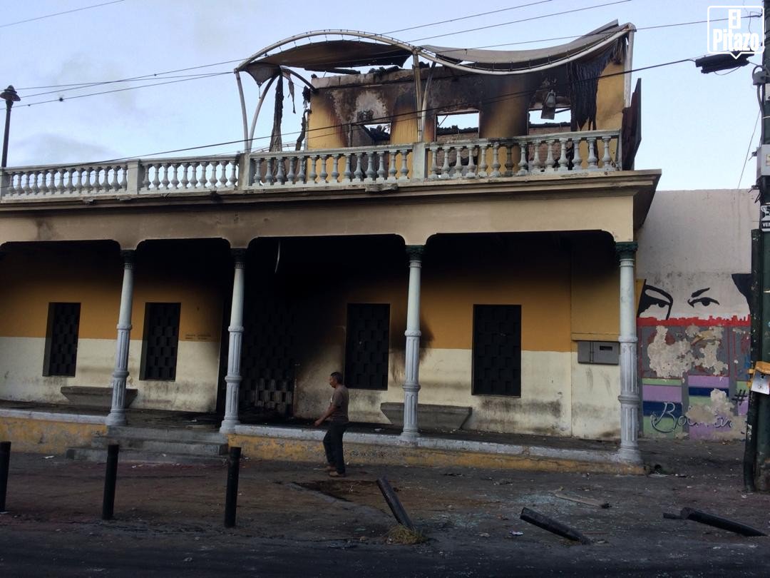 EN FOTOS: Así quedó la casa Robert Serra en La Pastora luego de ser quemada durante protestas #22Ene