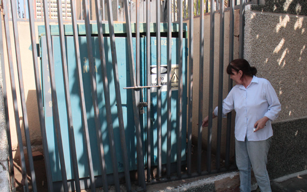 Un mes sin electricidad en Maracaibo y “contratistas” de Corpoelec cobran dólares para reponerla