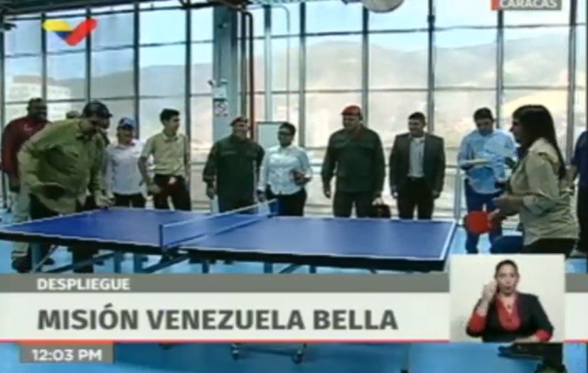 EN VIDEO: Mientras el país se cae a pedazos Nicolás y Delcy juegan ping pong en vivo por VTV