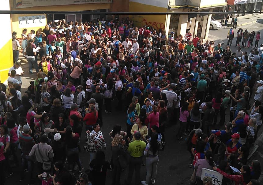 Docentes en Barquisimeto protestan en la Inspectoría del Trabajo por salarios dignos #16Ene (Fotos)