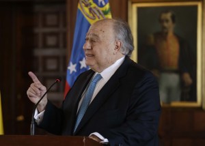 Embajador Calderón Berti agradece a Iván Duque postergar vigencia de pasaportes de venezolanos en Colombia
