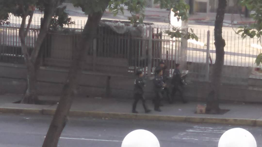 Reportan presencia de la PNB en Chacaíto #2Feb (Fotos)