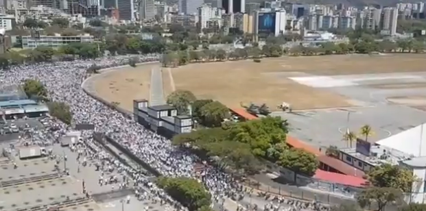 Vista aérea de La Carlota durante la manifestación en Caracas #23Feb (video)