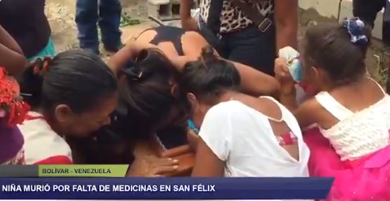 El dolor de familiares de una bebé de cinco meses que murió por falta de medicamentos (video)