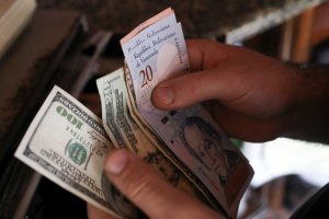 Tasa del dólar paralelo pasó barrera de 22 mil bolívares