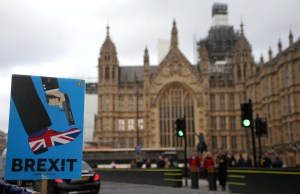 Parlamento británico votará el miércoles sobre una salida de la UE sin acuerdo