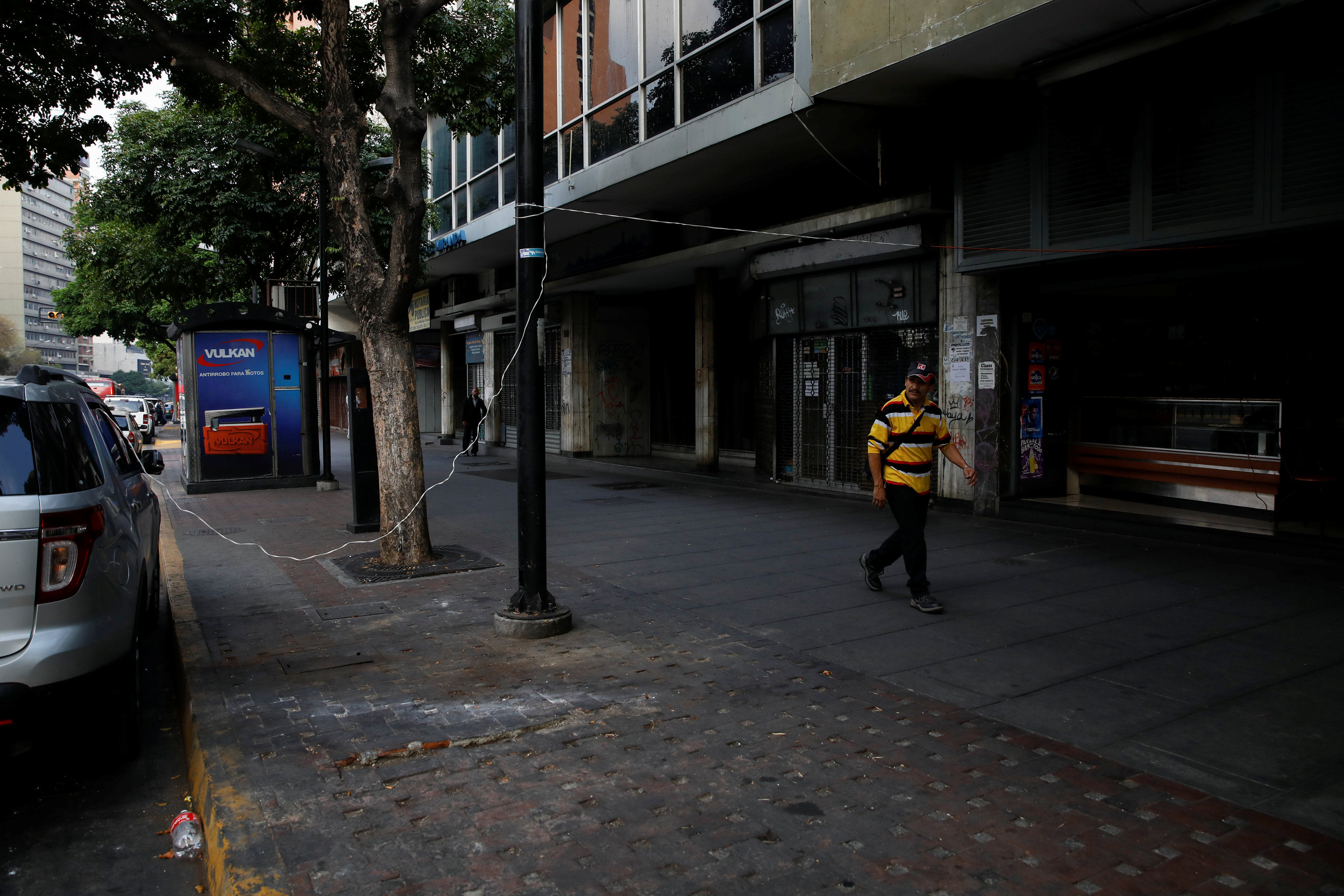 Venezuela en tercer día de parálisis y angustia por apagón rojo, sin solución a la vista #27Mar