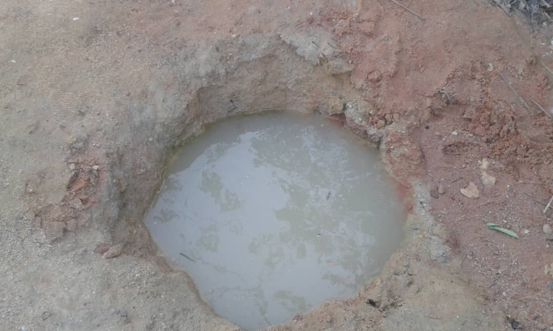 En Ciudad Bolívar abrieron pozos en un manantial ante la escasez de agua (FOTOS)