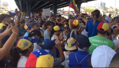 Habitantes de Anzóategui salieron a manifestar por desastre rojo #30Mar (Fotos y Videos)