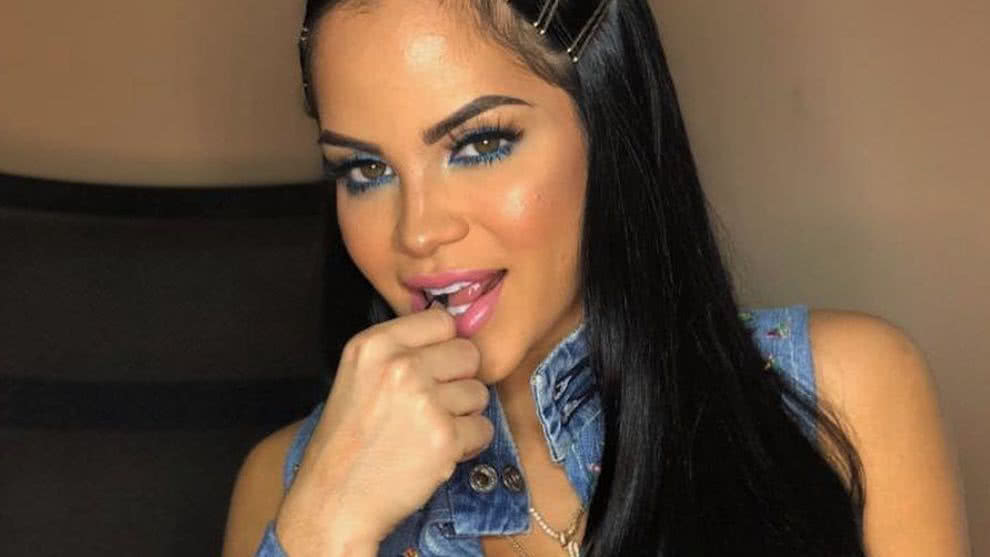 Natti Natasha sorprende a sus fanáticos con foto de posible embarazo