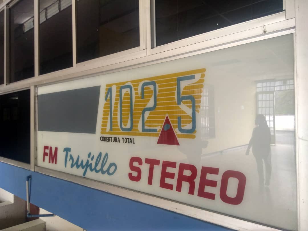 Quemaron la planta eléctrica de la emisora 102.5 FM en Trujillo