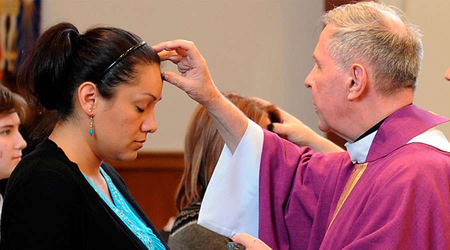 Miércoles de Ceniza: ¿Qué hacer cuando el sacerdote impone la ceniza?