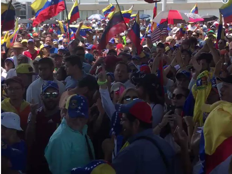 La reacción de los anzoatiguenses tras la llegada del Presidente (E) a Venezuela
