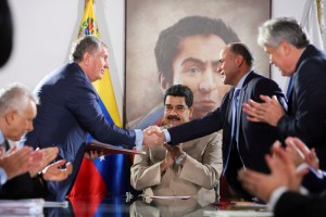Rosneft aprovecha y con grandes facilidades impositivas se posiciona sobre reservas de gas de Venezuela