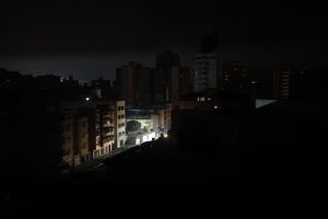 Venezolanos denuncian que medio país sufre severa intermitencia eléctrica #10Abr