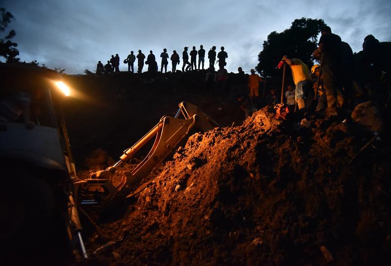 Al menos 19 muertos y 14 desaparecidos por deslave en suroeste de Colombia