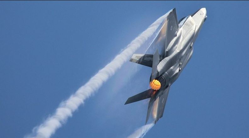 Sigue la búsqueda del piloto del caza F-35 japonés estrellado en el Pacífico