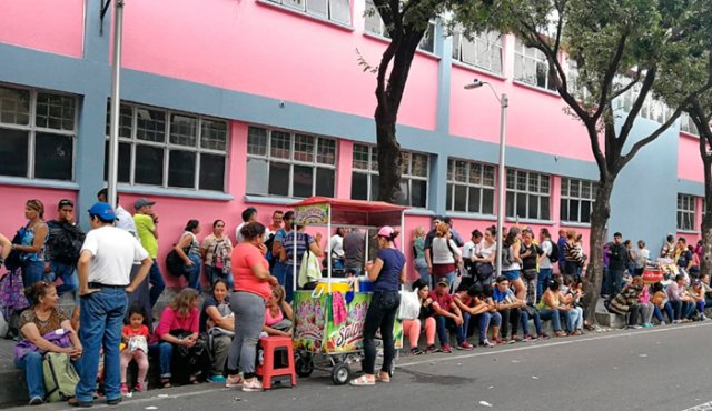 Masiva presencia de venezolanos para reclamar remesas en Cúcuta