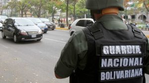 GN detuvo a cuatro PNB y dos civiles tras incautarle 13 panelas de presunta cocaína