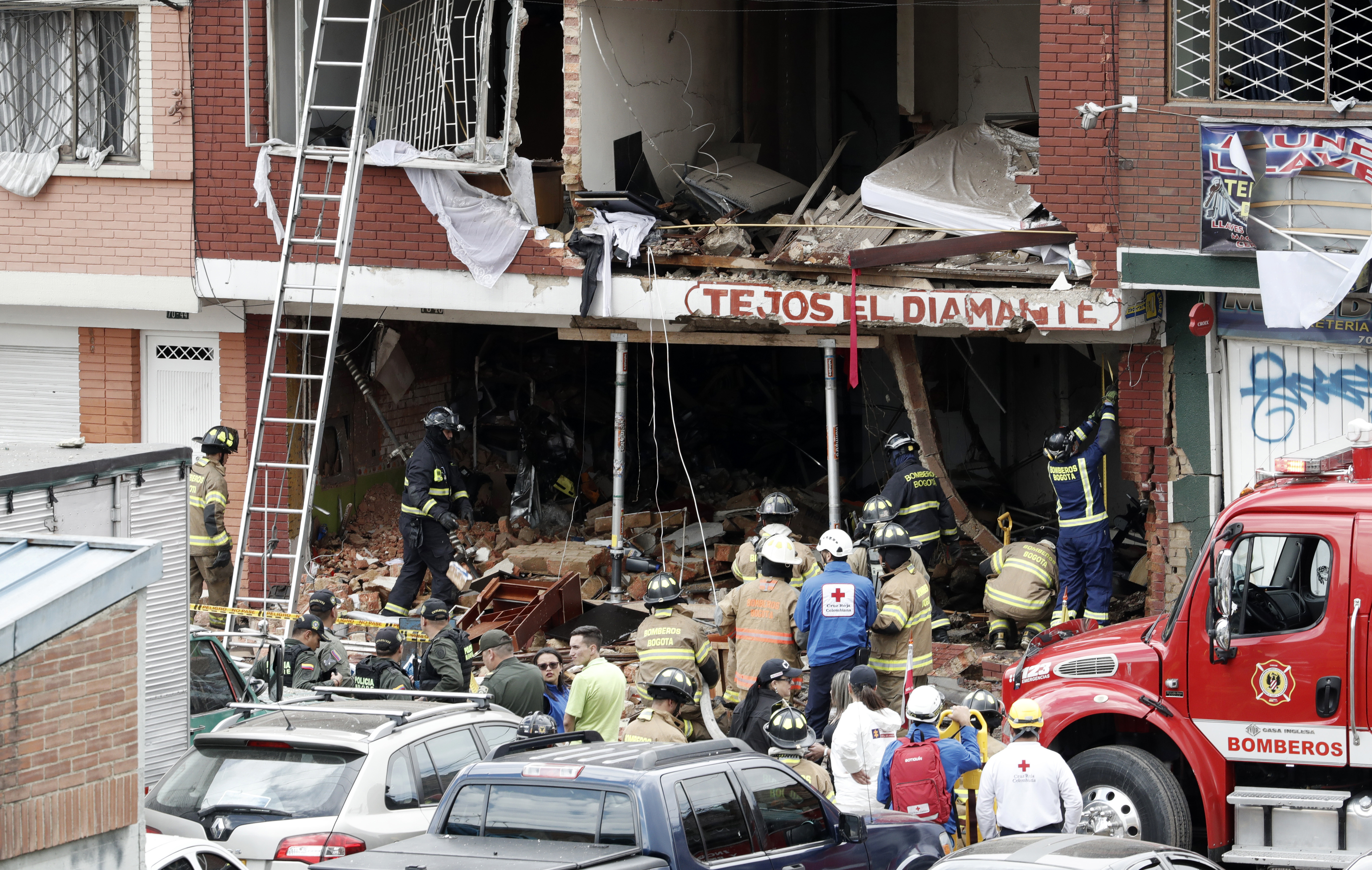 Al menos cuatro muertos por explosión en fábrica de Bogotá