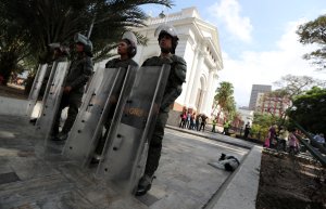 “Es evidente la desesperación”: Ledezma revela video de militares con armas de guerra en techo de la AN