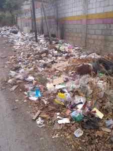 El municipio Guaicaipuro repleto permanentemente de basura y escombros