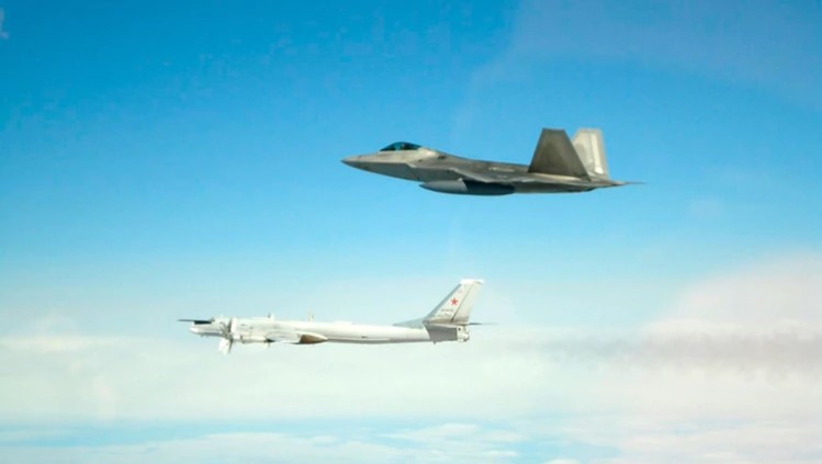 Aviones de EEUU interceptaron a cuatro bombarderos y dos cazas rusos frente a la costa de Alaska