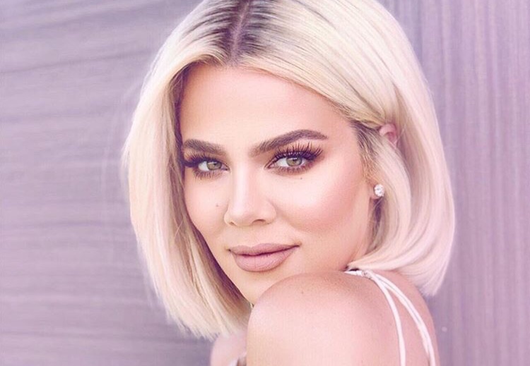 ¡Pezones al aire! A Khloé Kardashian casi se le sale una lola en esta foto