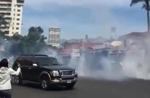 EN VIDEO: Régimen de Maduro reprime concentración en El Paraíso #1May