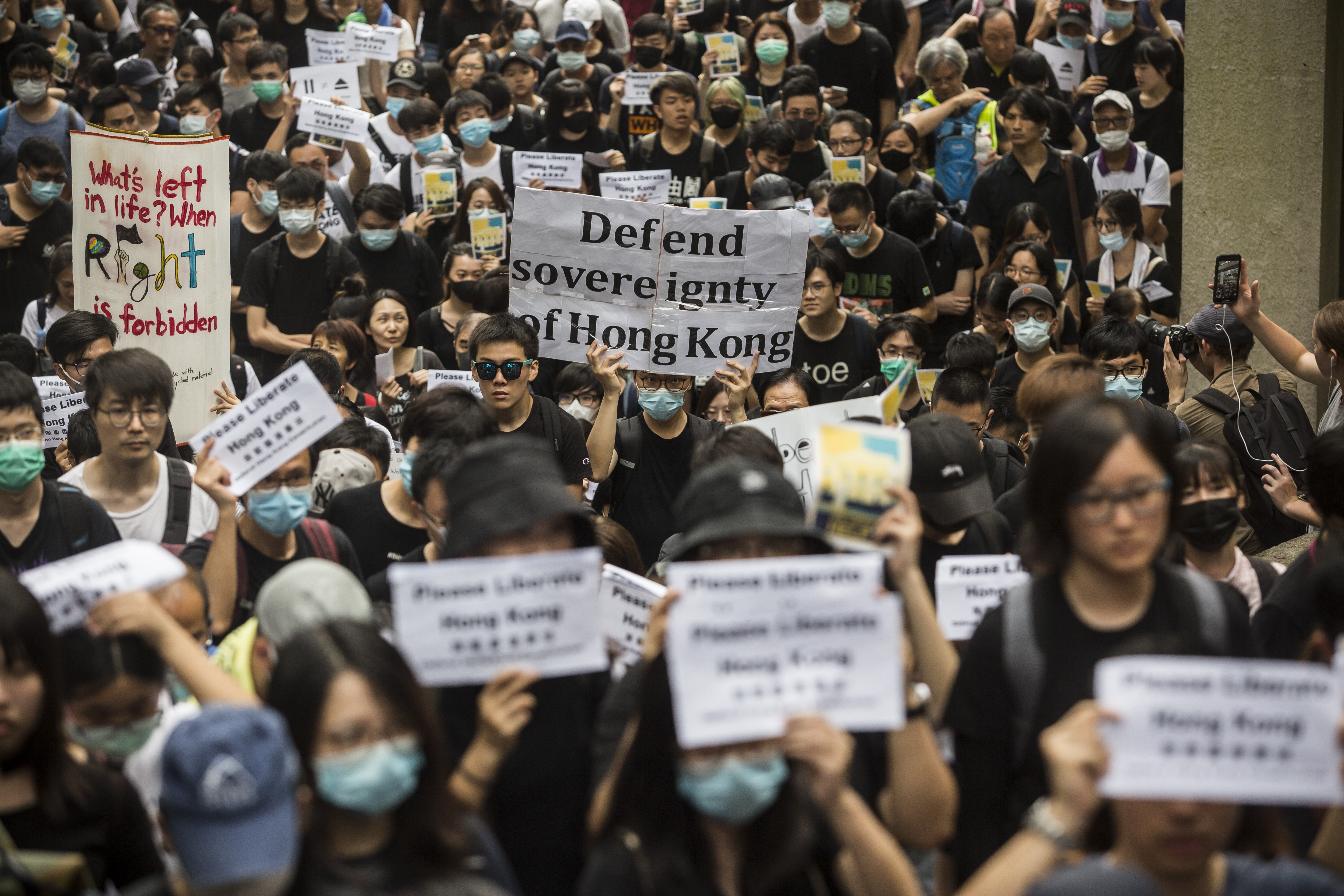 Se parece, igualito: Embajada china acusa a EUUU de injerencia por protestas en Hong Kong