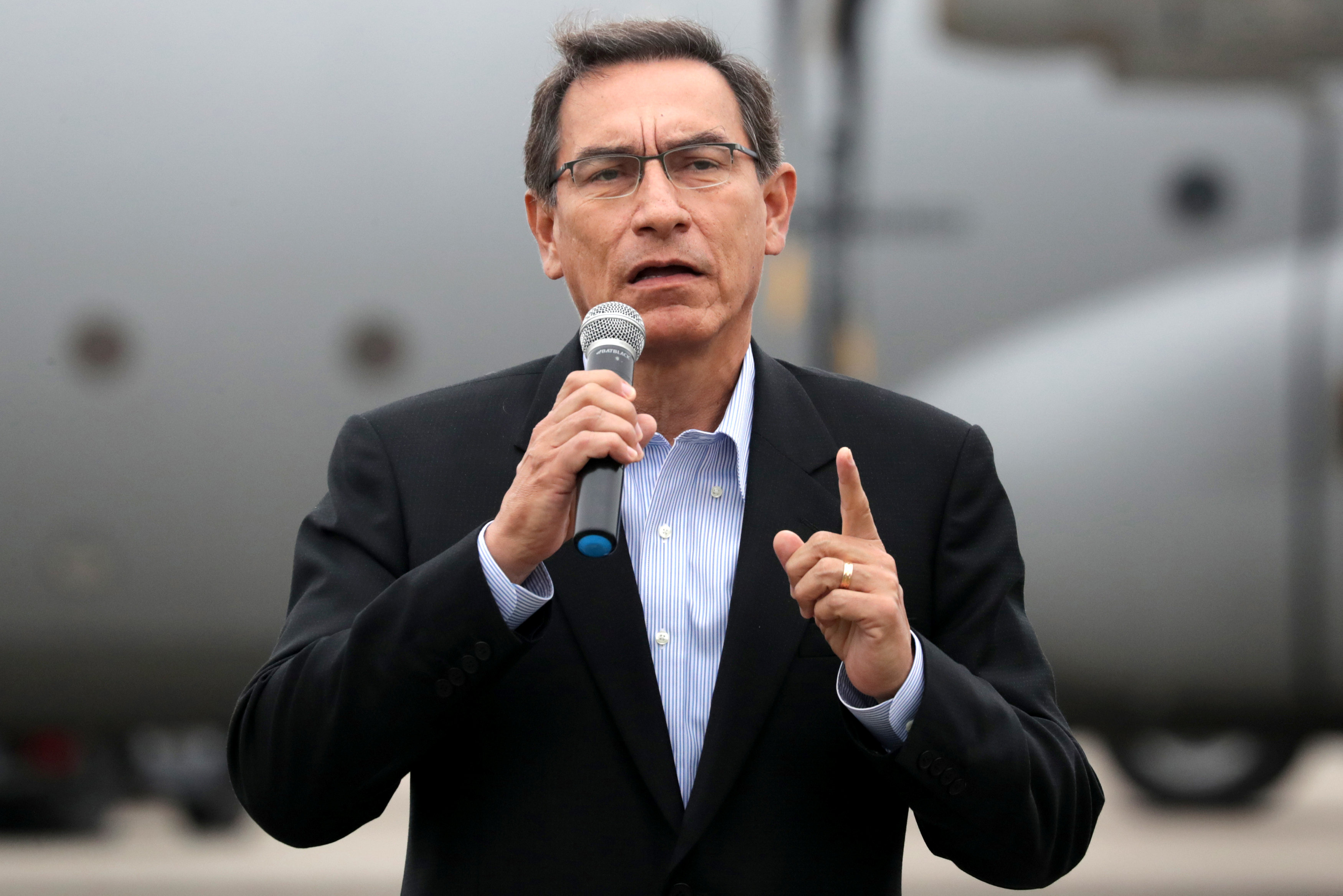 Presidente de Perú insiste en la necesidad de adelantar elecciones generales