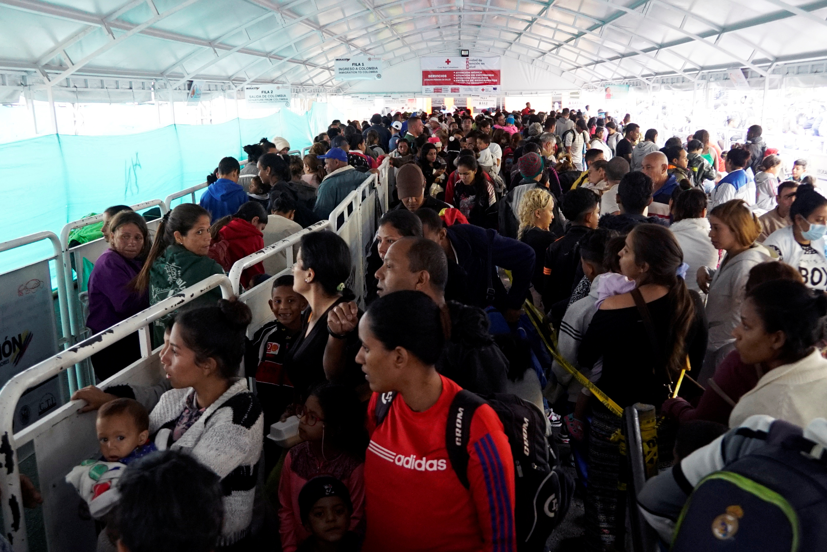 Presidentes de Perú, Colombia y Ecuador piden apoyo ante migración de venezolanos