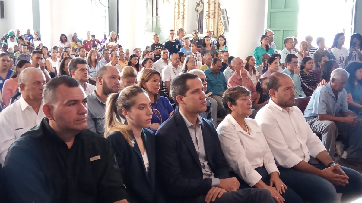 Guaidó asistió a misa en honor a San Pedro y San Pablo en la Catedral de La Guaira #29Jun